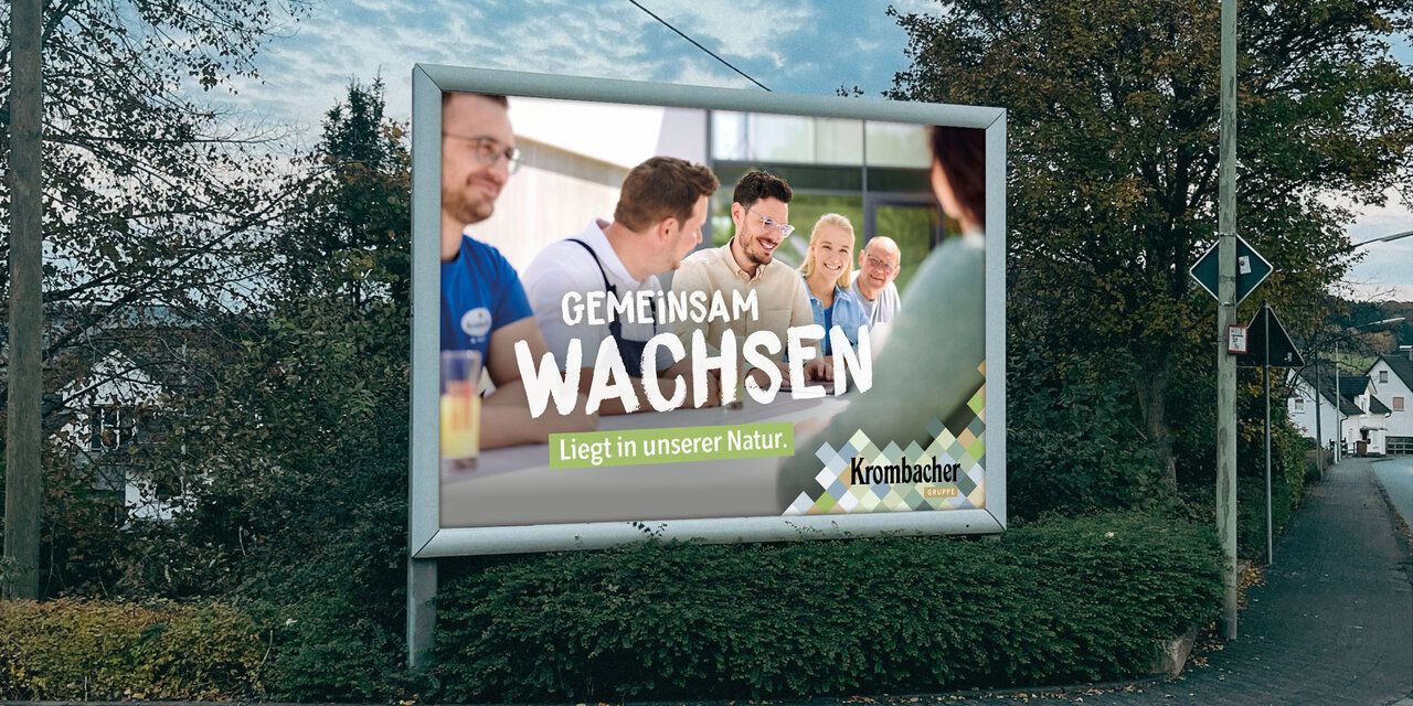 Plakatwand mit Werbemotiv von Krombacher.