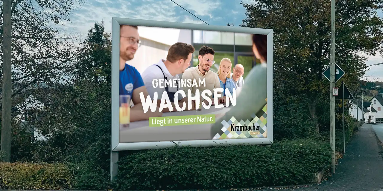 Plakatwand mit Werbemotiv von Krombacher.