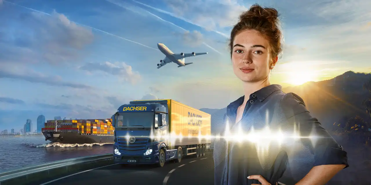 Eine Dachser Mitarbeiterin im Vordergrund, ein Dachser-Lkw und ein Frachtschiff im Hintergrund.