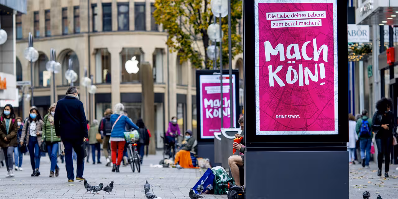 Anzeigentafel Werbung Köln