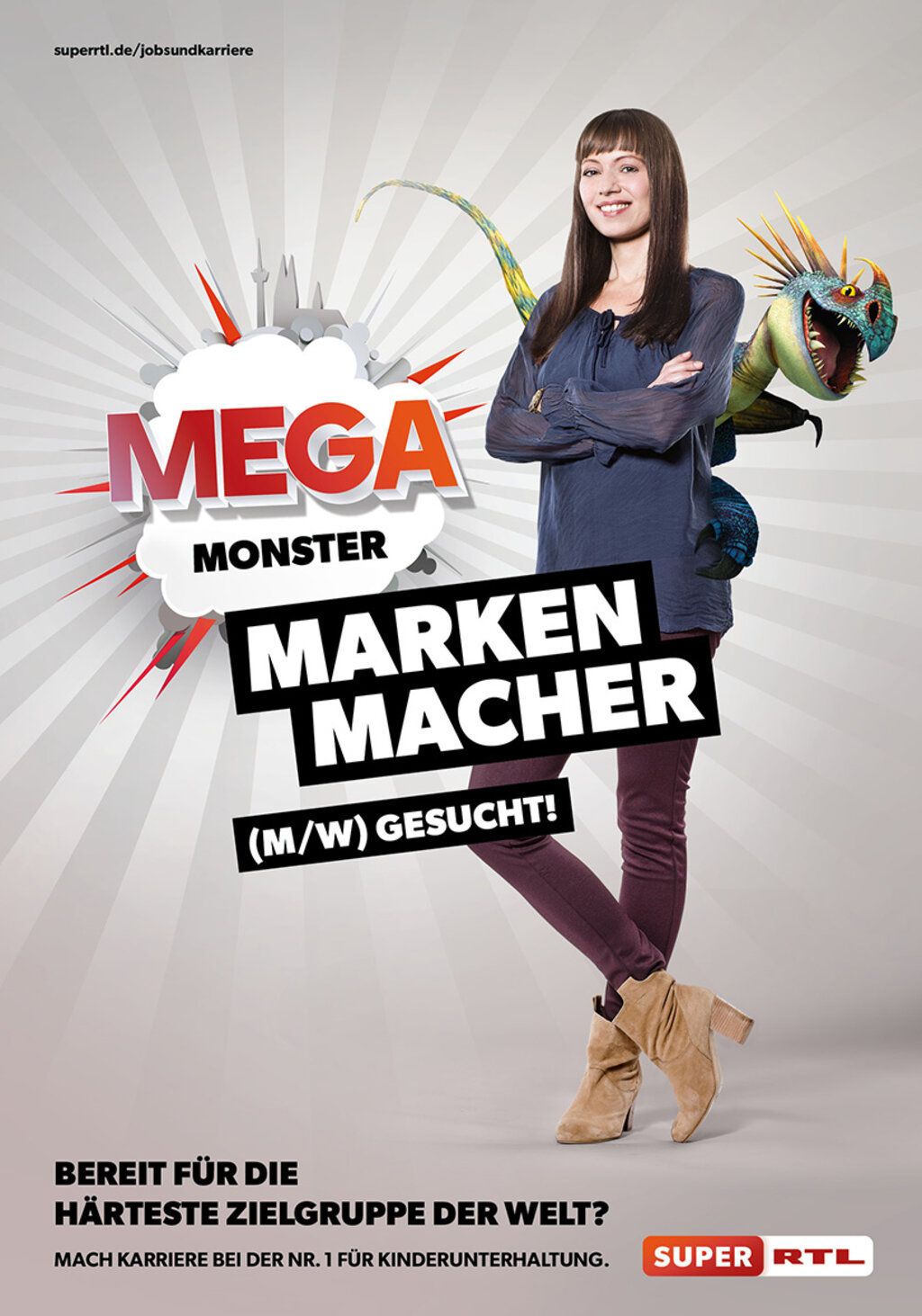 Junge Frau mit langen Haaren wirbt für einen Job bei Super RTL. Text: Mega-Monster-Marken-Macher.