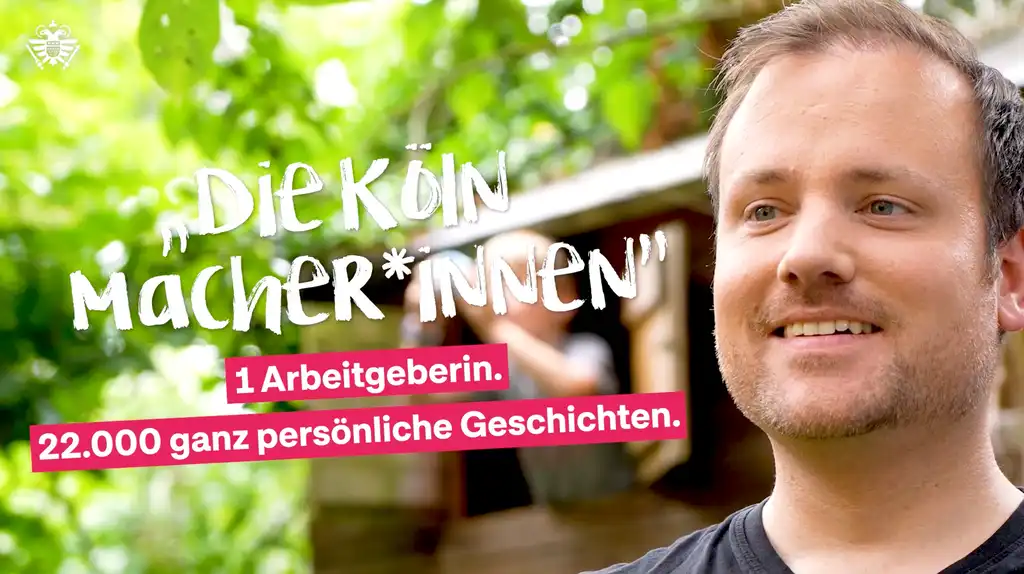 Ein Mann steht im Garten. Dazu der Text "Die Kölner Macher*innen."
