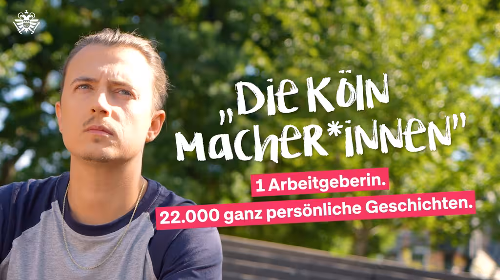 Ein Mann schaut in die Ferne. Dazu der Text  "Die Köln Macher*innen. 1 Arbeitgeberin. 22.000 ganz persönliche Geschichten.