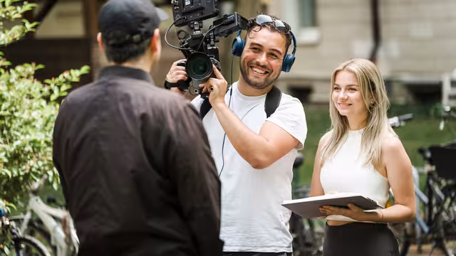 Menschen während eines Videodrehs
