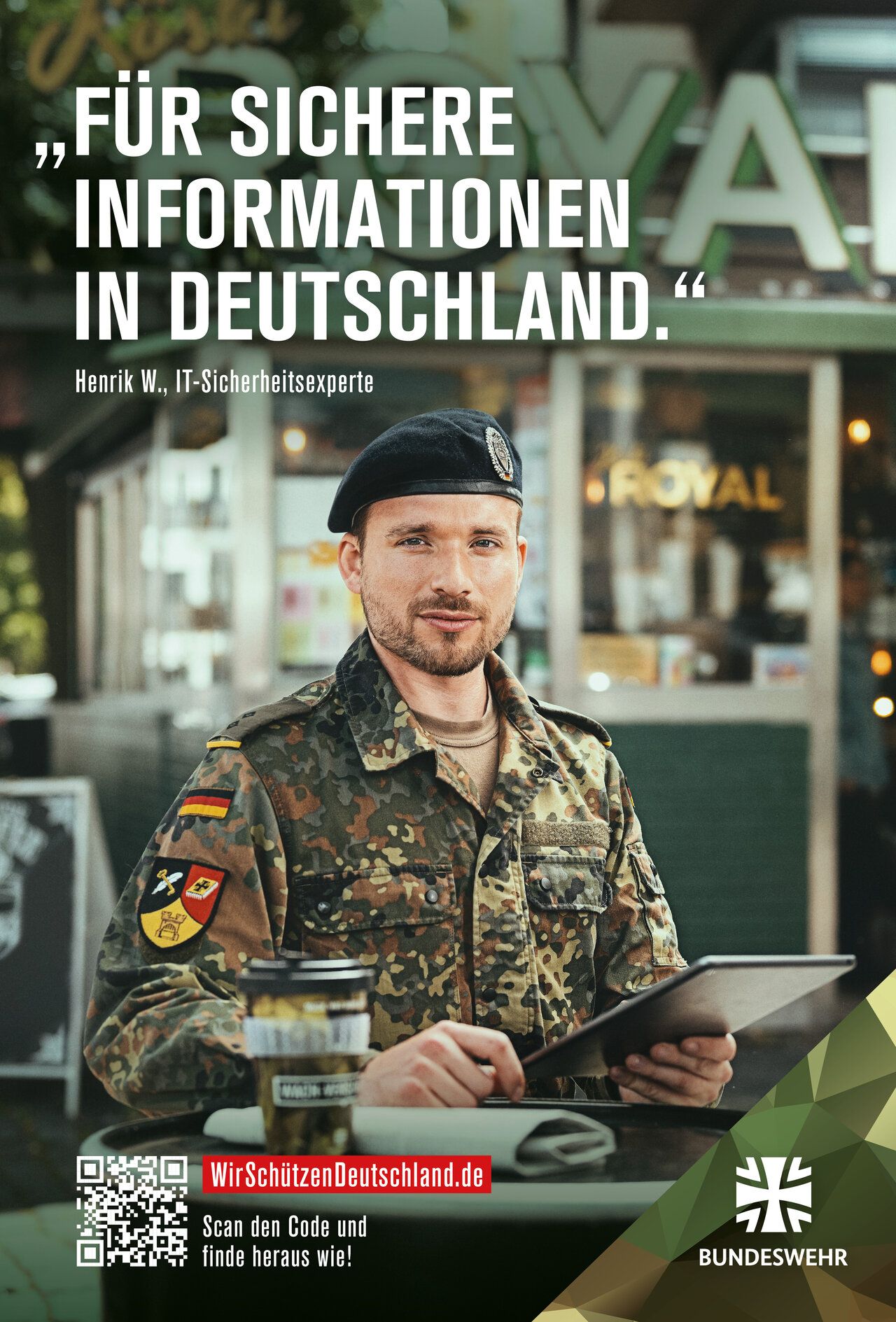 Ein Soldat mit Rechner in der Hand. Dazu der Text "Für sichere Informationen in Deutschland."