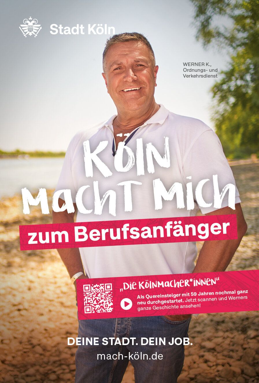 Ein Mann steht am Strand des Rheins. Dazu der Text. Köln macht mich zum Berufsanfänger.