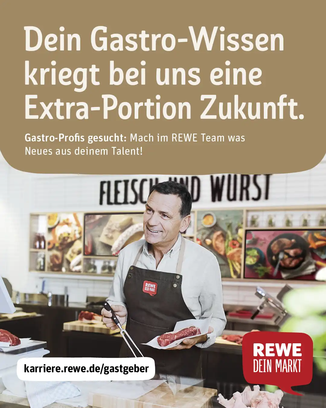 Ein Fleischfachverkäufer bei der Arbeit hinter der Fleischtheke. Dazu der Text "Dein Gastro-Wissen kriegt  "