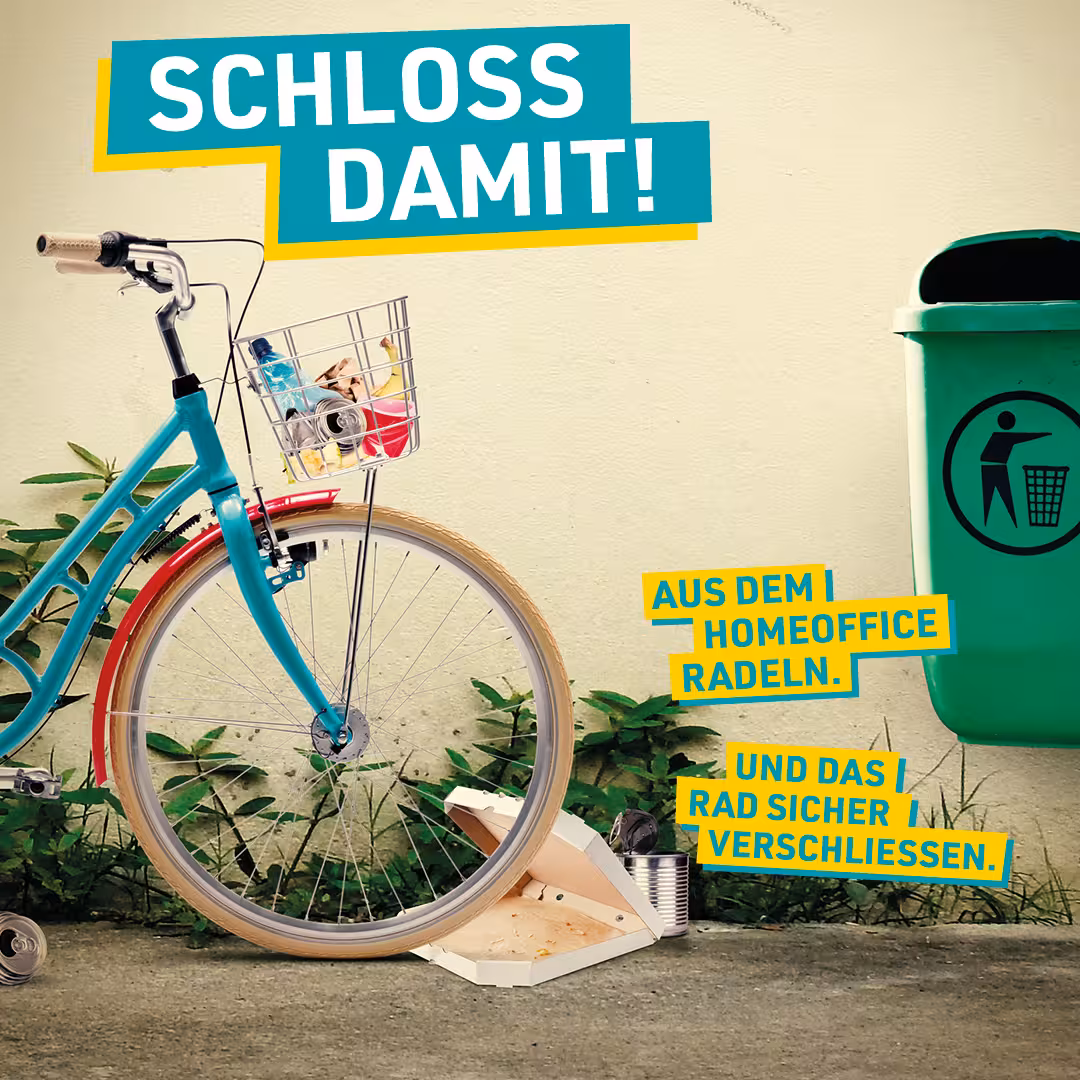 Ein Fahrrad steht neben einem Mülleimer. Der Text "Schloss damit! Aus dem Homeoffice radeln und das Rad sicher verschließen."