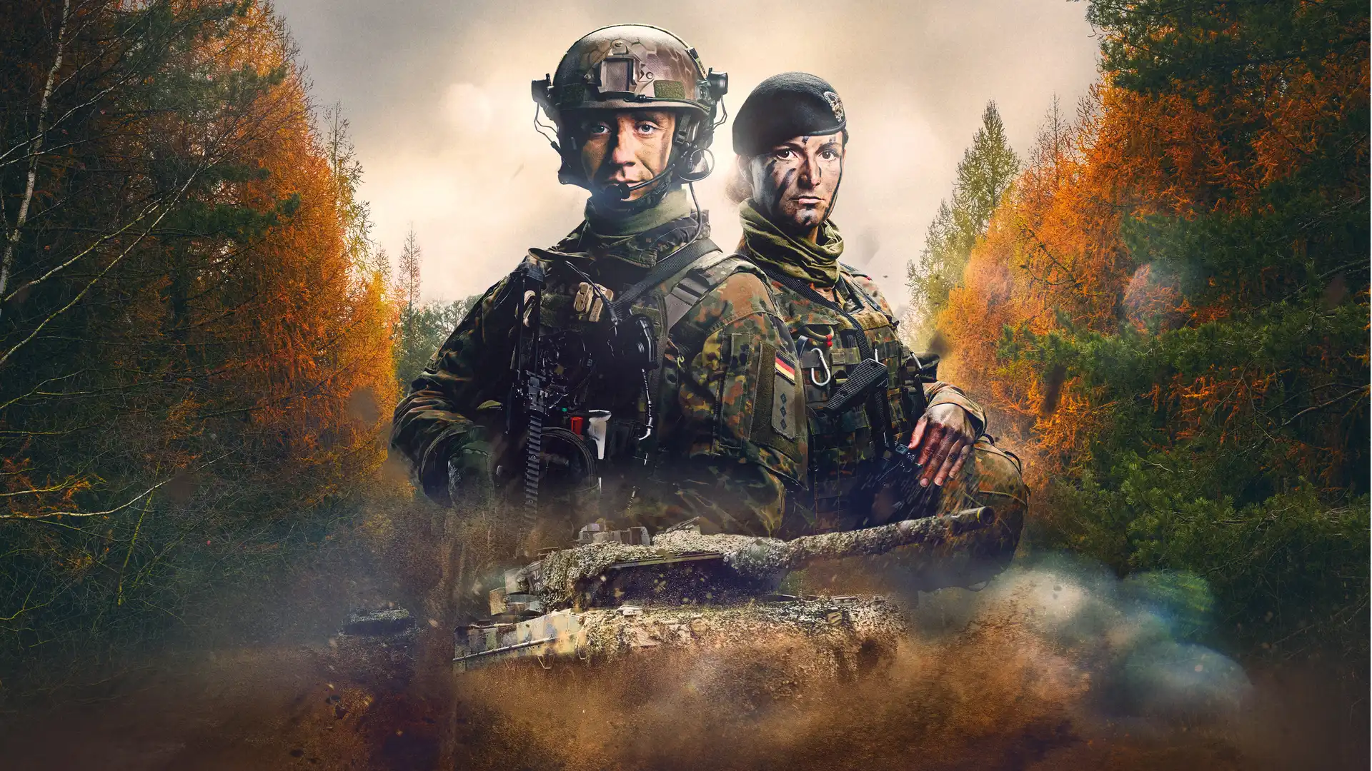 Zwei Soldaten der Bundeswehr von Herbstwald umringt.