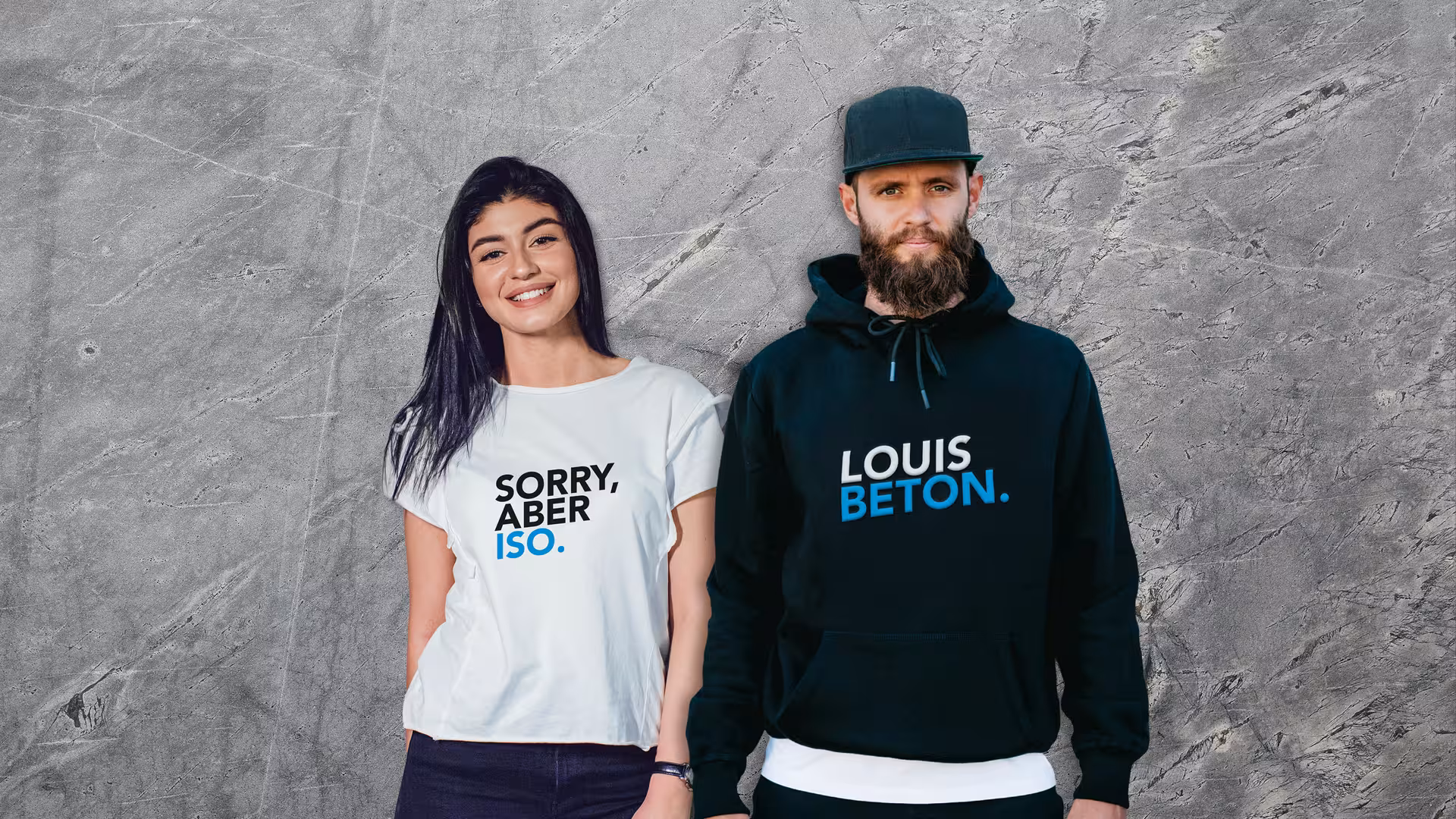 Ein Mann und eine Frau tragen Oberteile aus dem Bling-Shop.