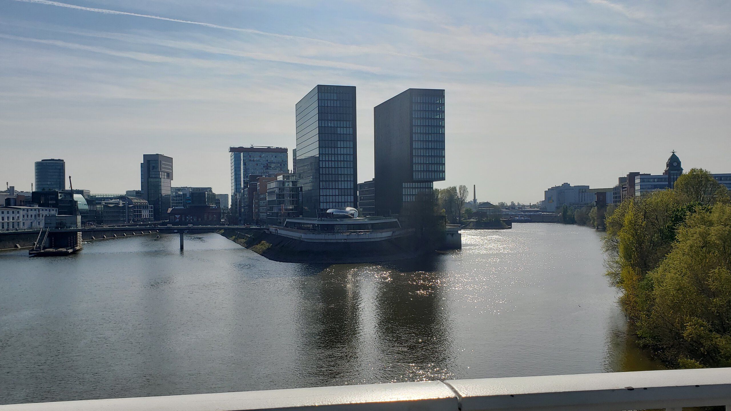 Ansicht des Düsseldorfer Hafens