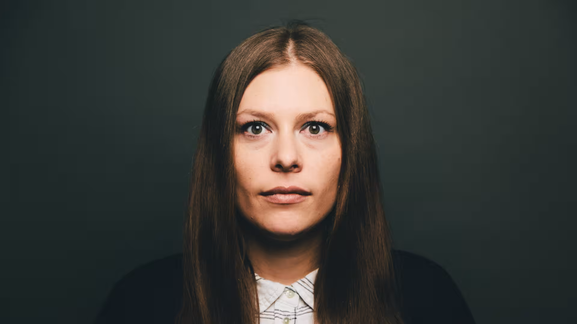 Katharina Marker, Mitarbeiterin der Castenow GmbH, schaut direkt in die Kamera.