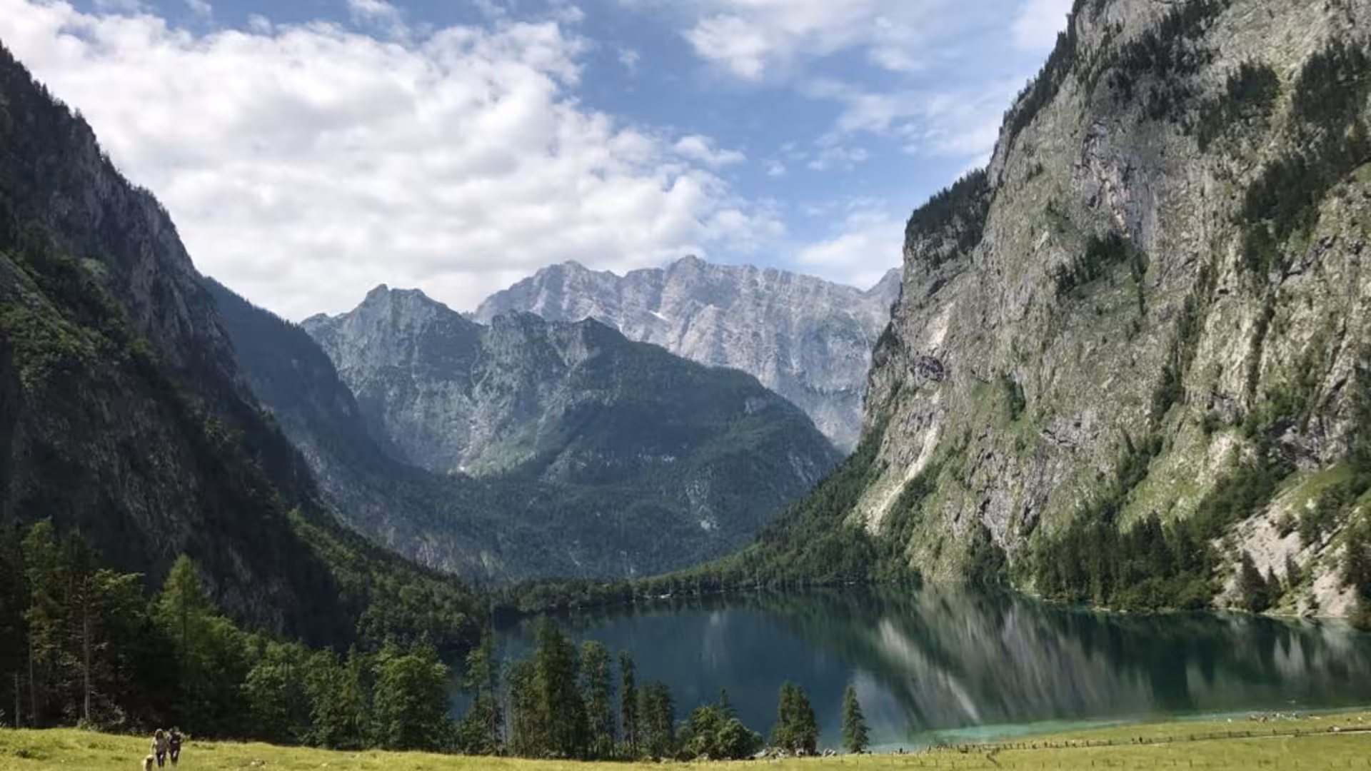 Berge mit Bergsee