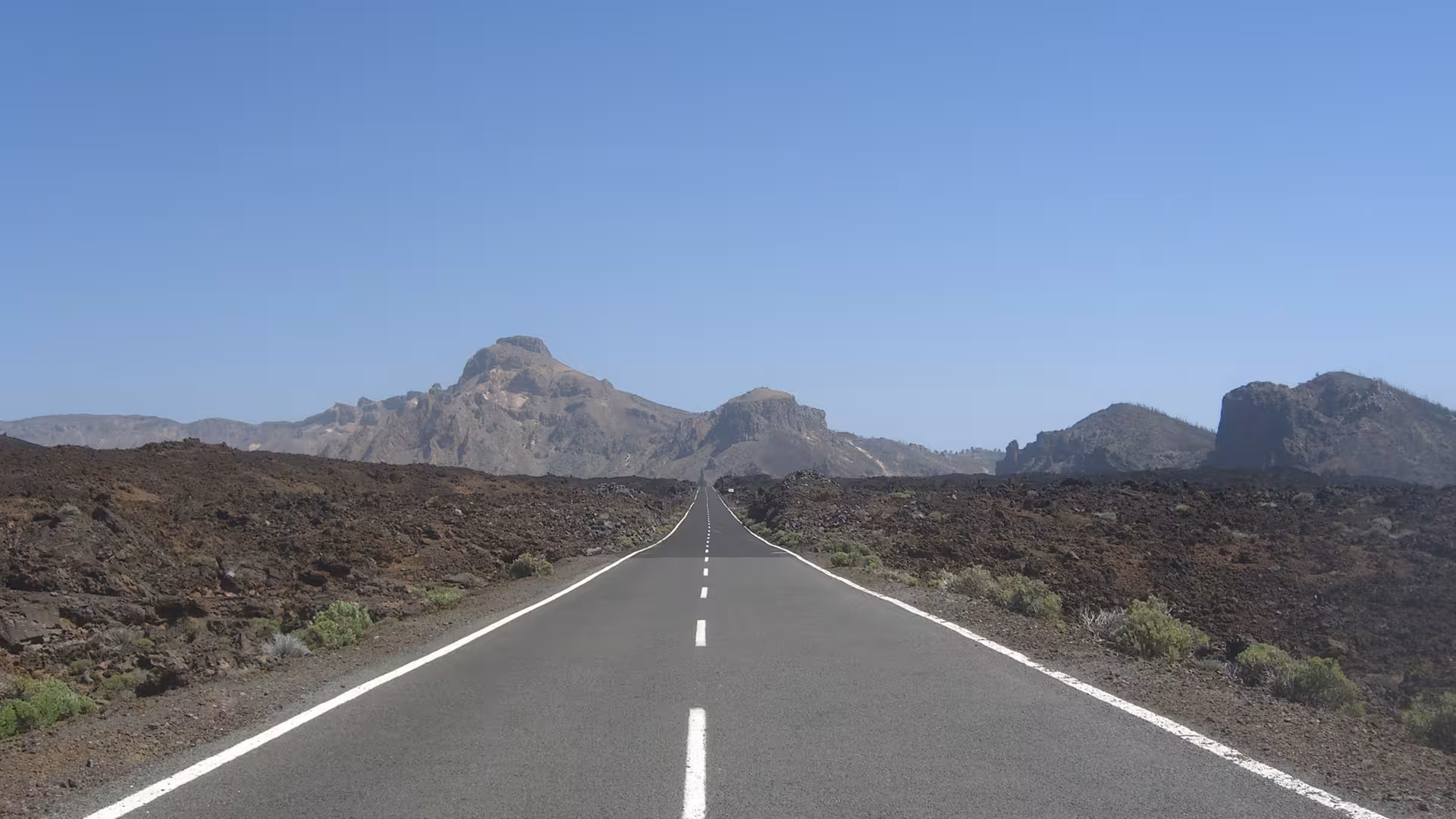 Straße mit Landschaft