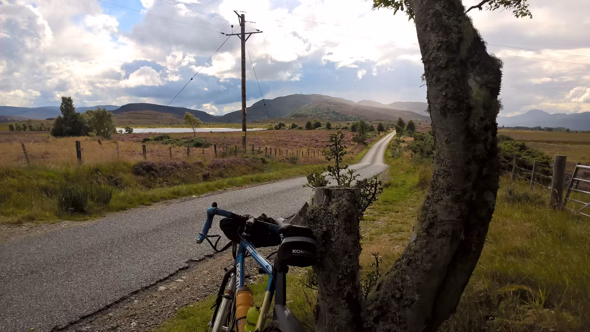 Fahrrad am Wegesrand